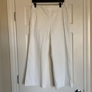 NWT Antonio Melani White Capris Pants